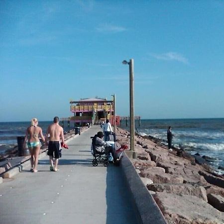 Sun Splashed Condo! Steps To Beach And 2 Pools Galveston Island Экстерьер фото