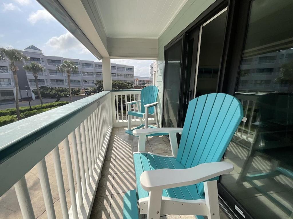 Sun Splashed Condo! Steps To Beach And 2 Pools Galveston Island Экстерьер фото