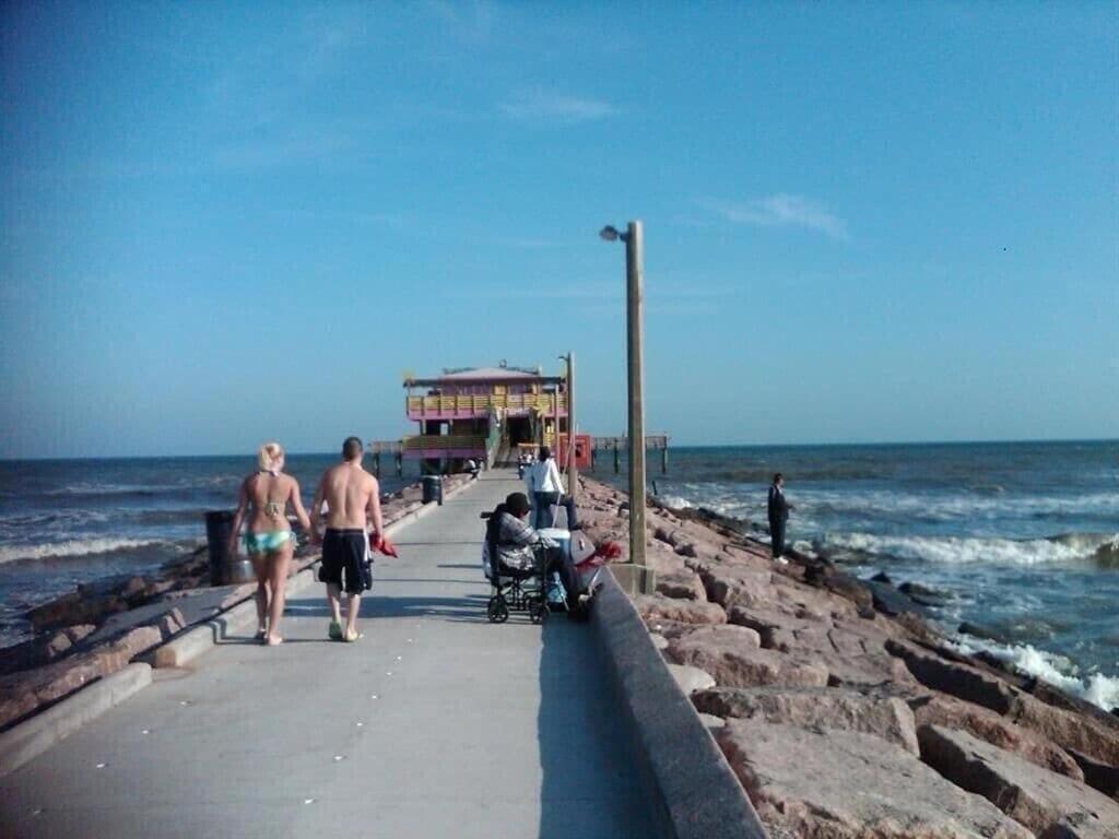 Sun Splashed Condo! Steps To Beach And 2 Pools Galveston Island Экстерьер фото