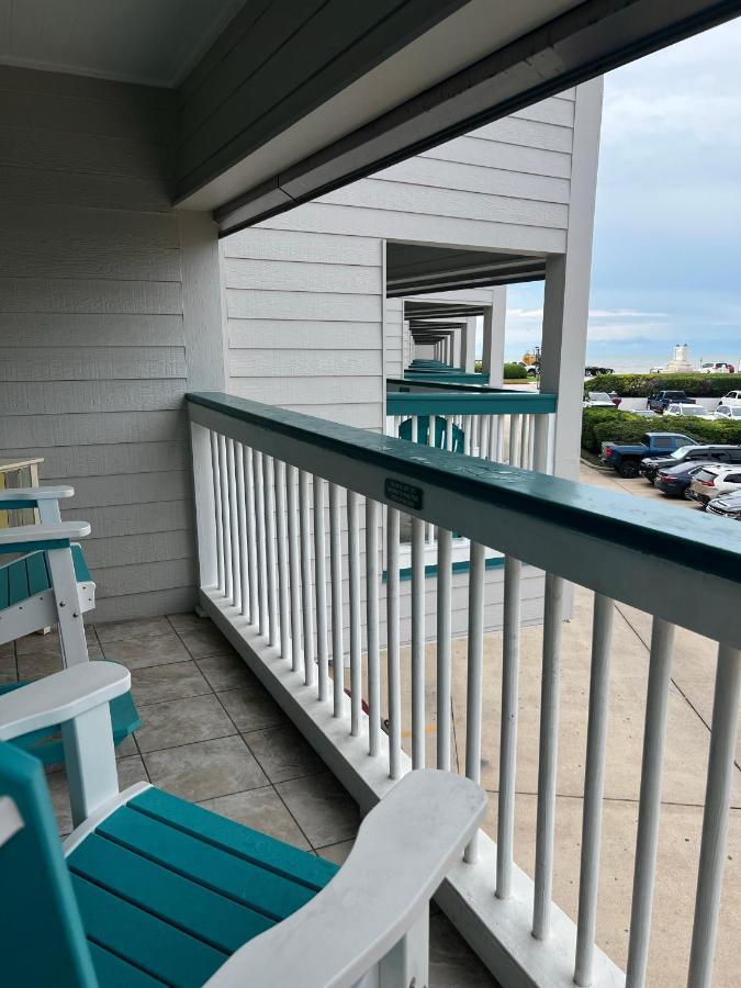 Sun Splashed Condo! Steps To Beach And 2 Pools Galveston Island Экстерьер фото