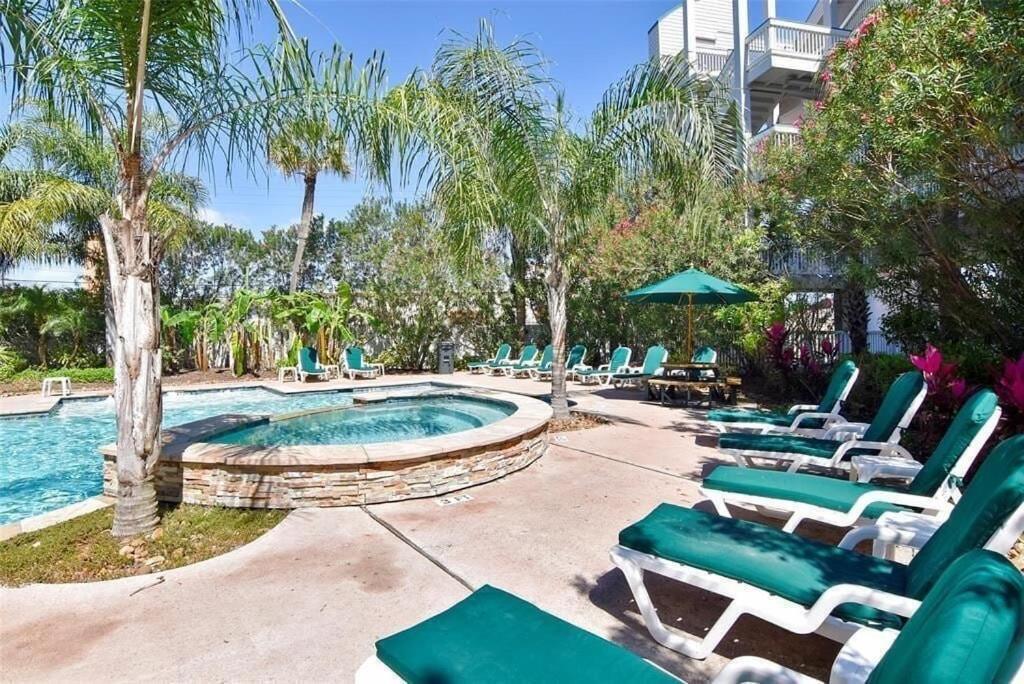 Sun Splashed Condo! Steps To Beach And 2 Pools Galveston Island Экстерьер фото