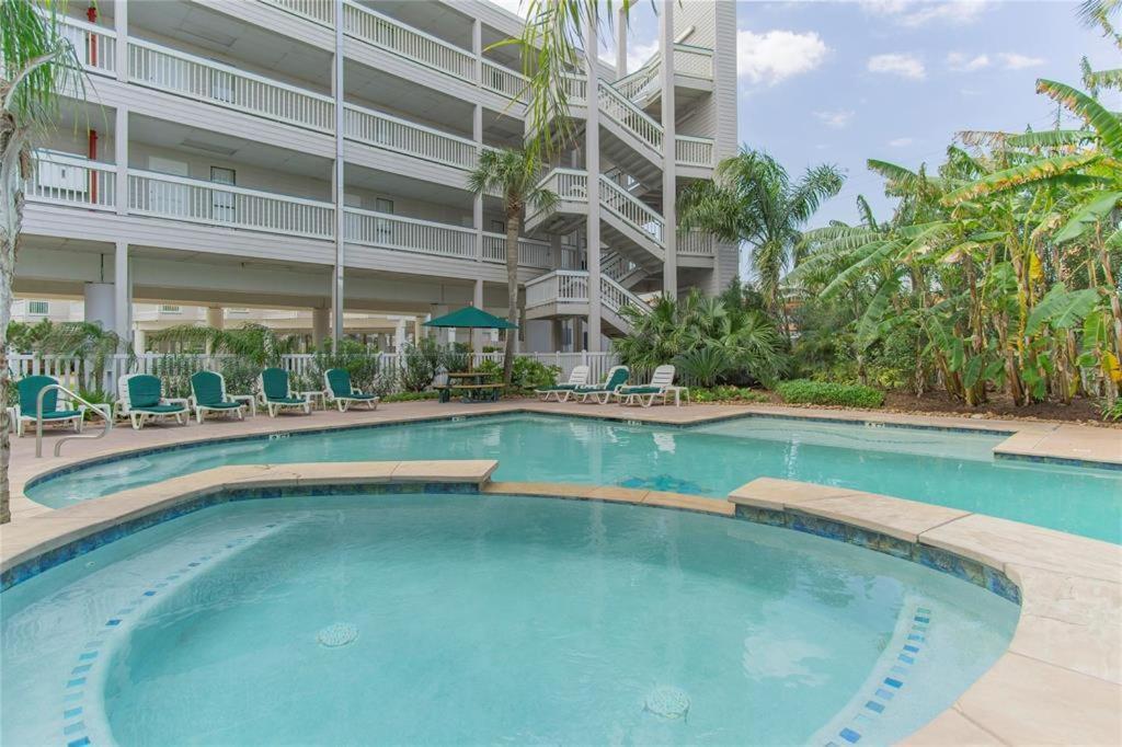 Sun Splashed Condo! Steps To Beach And 2 Pools Galveston Island Экстерьер фото